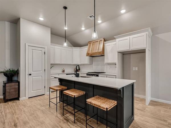 12429 Dolche Vita DR, Yukon, OK 73099