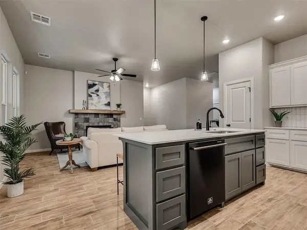 12429 Dolche Vita DR, Yukon, OK 73099