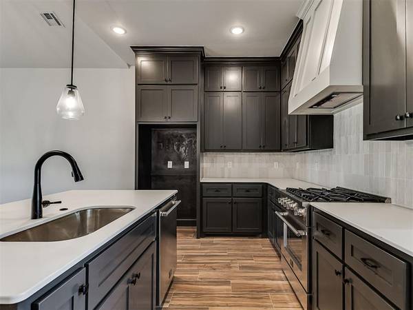 12425 Dolche Vita DR, Yukon, OK 73099