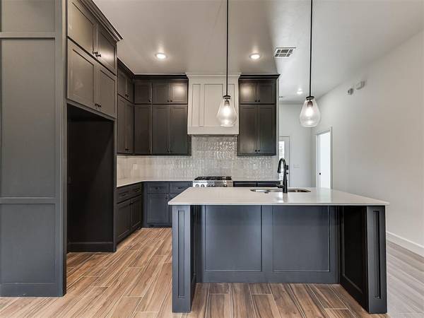 12425 Dolche Vita DR, Yukon, OK 73099