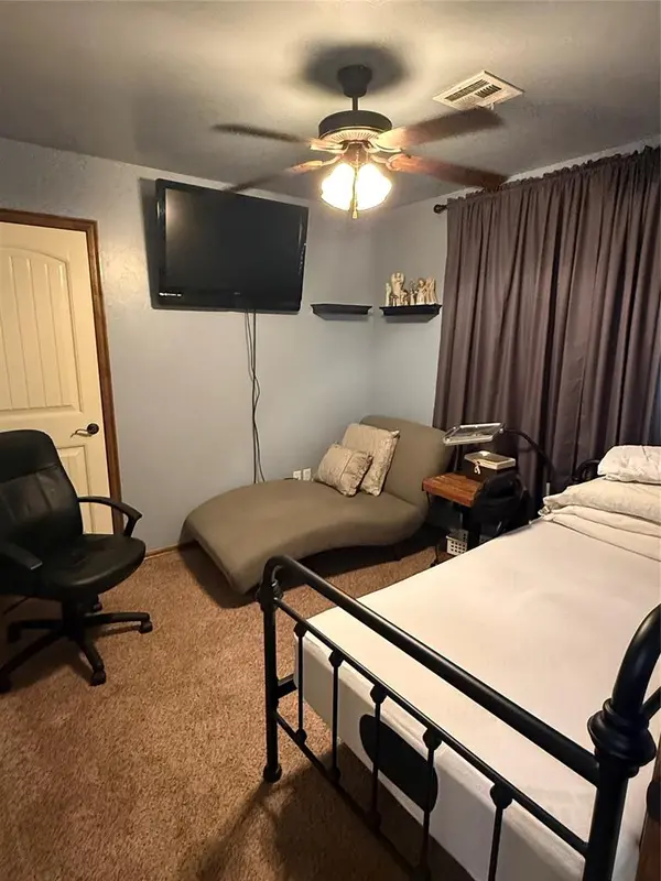 215 S Marion AVE, Hinton, OK 73047