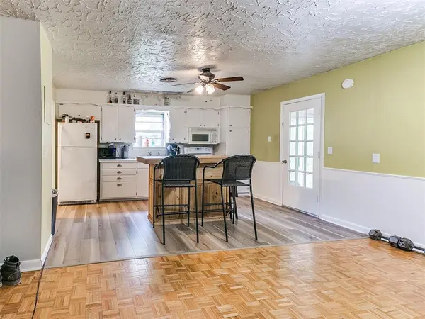 827 N Berry RD, Norman, OK 73069