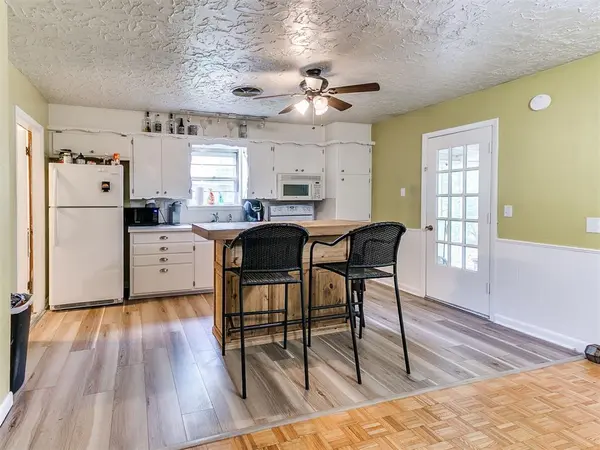 827 N Berry RD, Norman, OK 73069