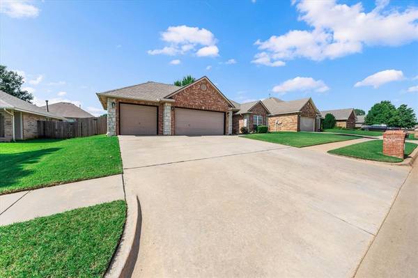 11008 NW 104th TER, Yukon, OK 73099