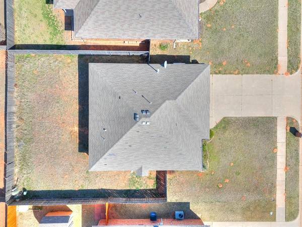 609 E Linden LN, Mustang, OK 73064