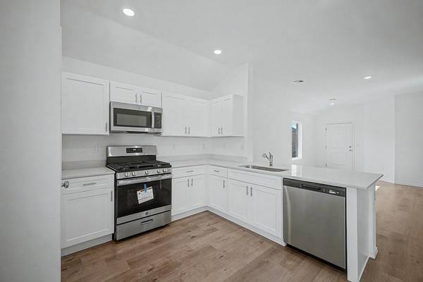10041 SW 40th ST, Mustang, OK 73064