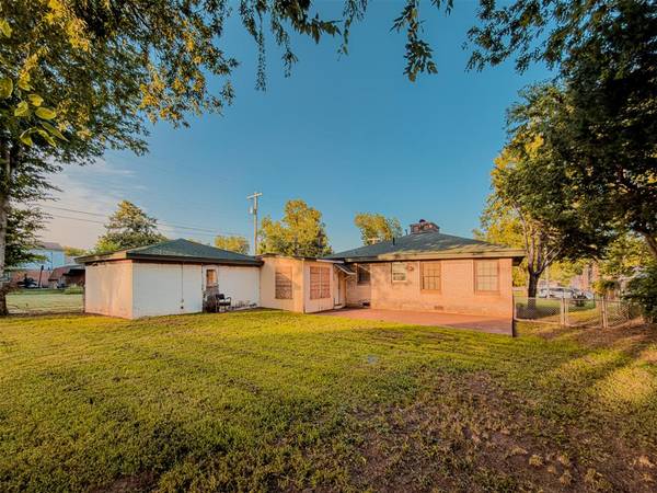 622 S 14th ST, Chickasha, OK 73018