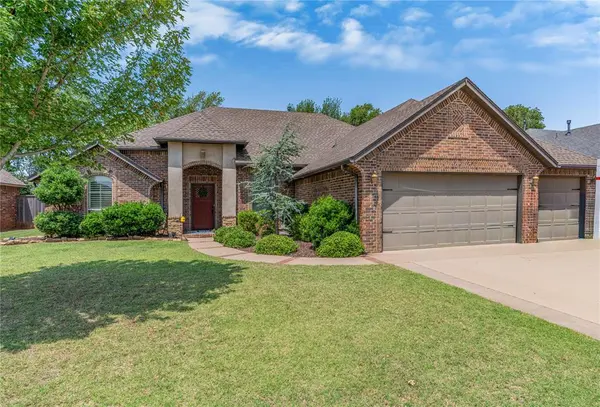2113 Sycamore Creek AVE, Yukon, OK 73099
