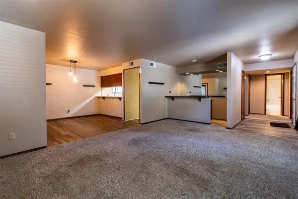 4400 Hemingway DR #217, Oklahoma City, OK 73118