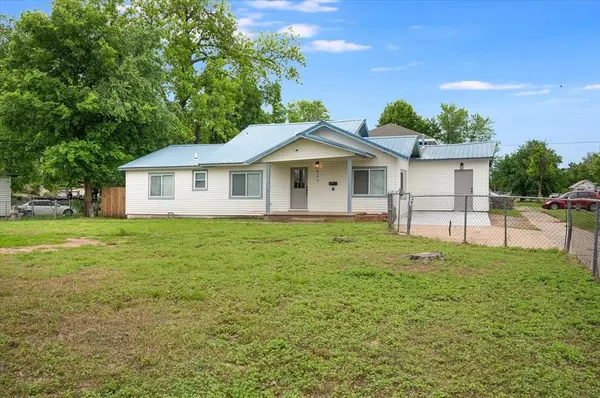 825 W Colorado AVE, Chickasha, OK 73018
