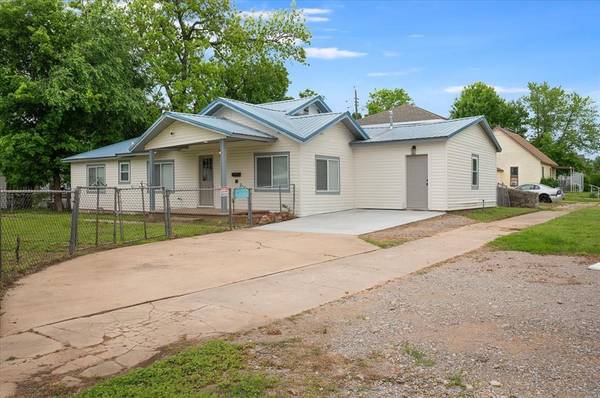 825 W Colorado AVE, Chickasha, OK 73018