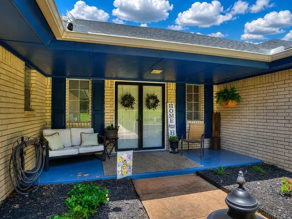 400 Ridgewood DR, Tuttle, OK 73089