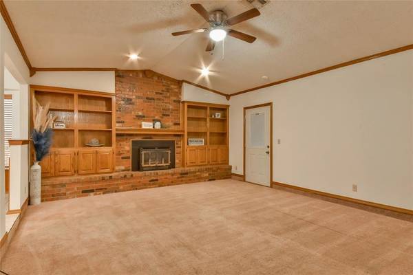 404 S Bouziden DR, Moore, OK 73160