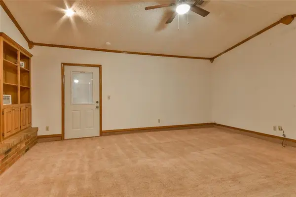 404 S Bouziden DR, Moore, OK 73160
