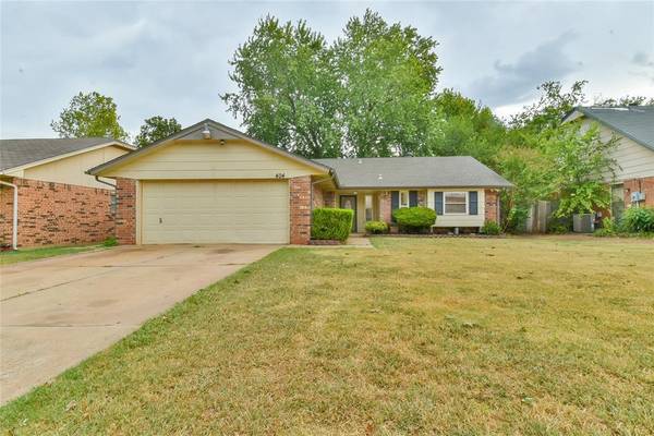 404 S Bouziden DR, Moore, OK 73160
