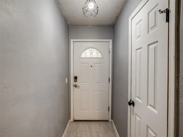 10425 Dover DR, Yukon, OK 73099