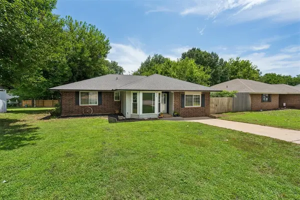 912 Mockingbird LN, Purcell, OK 73080