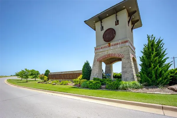 200 Pont Julienn CT, Edmond, OK 73034