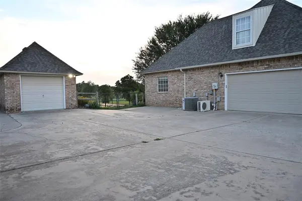 2077 Clearwater DR, Choctaw, OK 73020