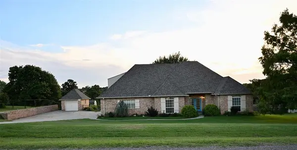 2077 Clearwater DR, Choctaw, OK 73020