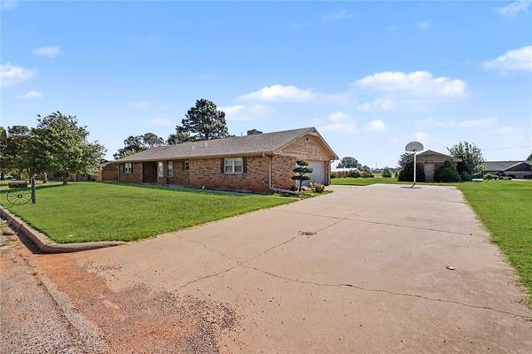 123 W Quail DR, Cordell, OK 73632