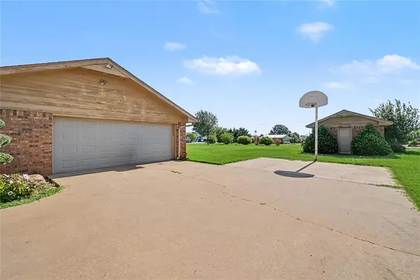 123 W Quail DR, Cordell, OK 73632