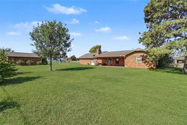 123 W Quail DR, Cordell, OK 73632