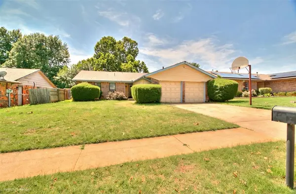 1013 S Morgan DR, Moore, OK 73160