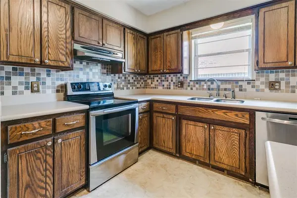 1013 S Morgan DR, Moore, OK 73160