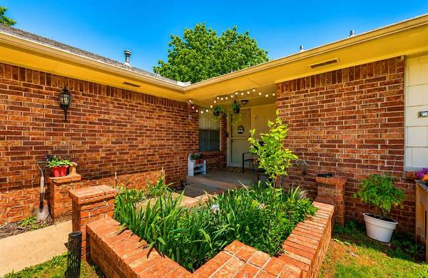 9912 S Country Club DR, Oklahoma City, OK 73159