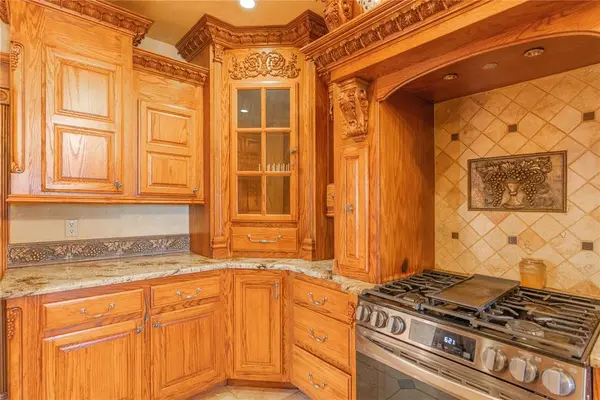 701 S 6th ST, Chickasha, OK 73018