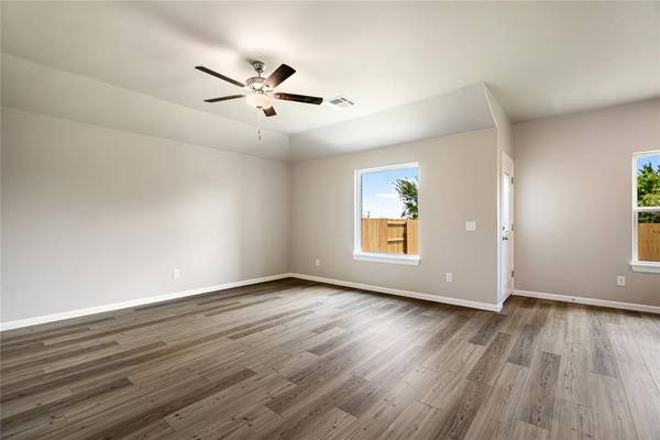 1924 Redwood LN, El Reno, OK 73036