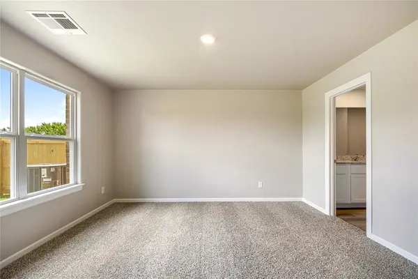 1924 Redwood LN, El Reno, OK 73036