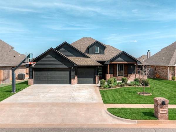 800 Chisholm Trails DR, Yukon, OK 73099