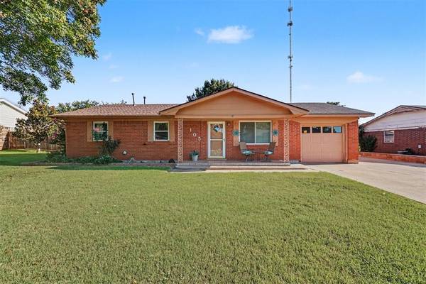 105 W Maple ST, Cordell, OK 73632