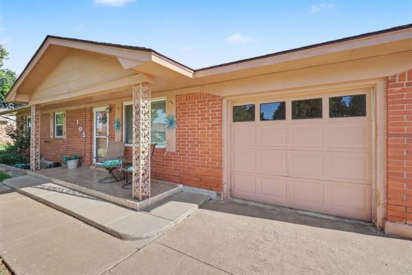 105 W Maple ST, Cordell, OK 73632