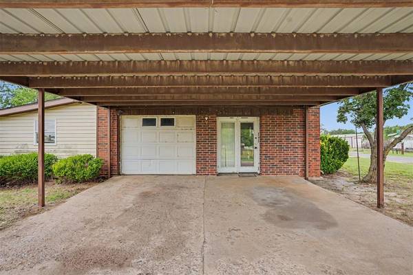 116 N Poplar AVE, Erick, OK 73645