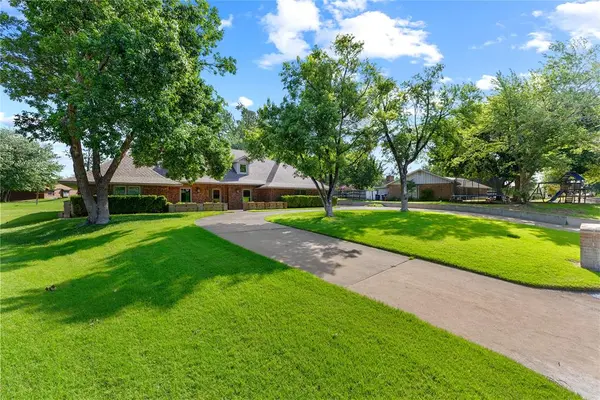 2442 Edgewood DR, Enid, OK 73703