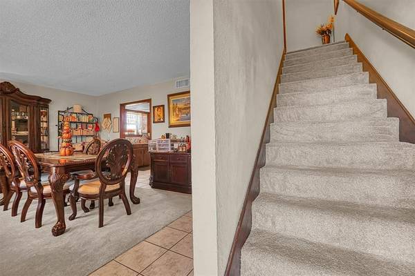 1325 Canterbury BLVD, Altus, OK 73521