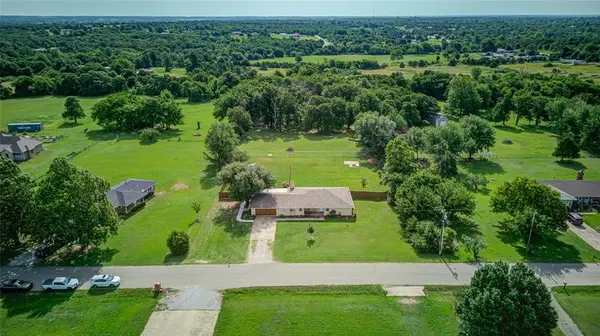 2704 Janene ST, Harrah, OK 73045