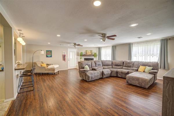 2704 Janene ST, Harrah, OK 73045