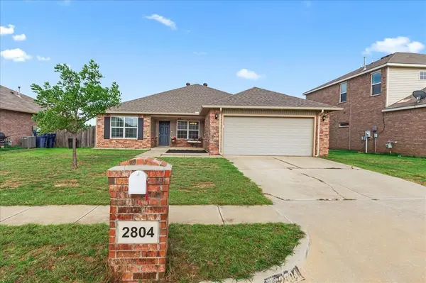 2804 Thompson Farm LN, Yukon, OK 73099