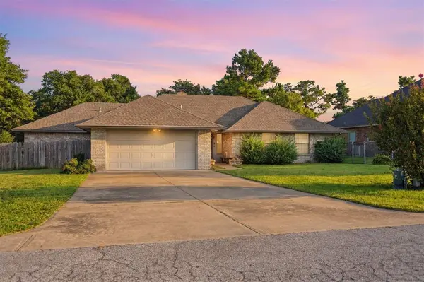 1044 Whisper LN, Choctaw, OK 73020