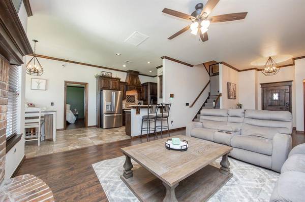 18121 Haslemere LN, Edmond, OK 73012