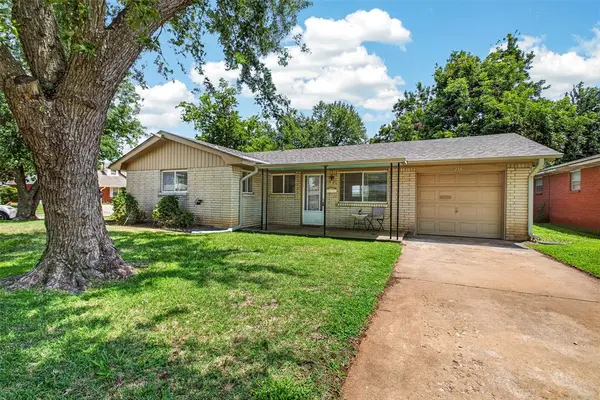 236 Southern PL, Edmond, OK 73013