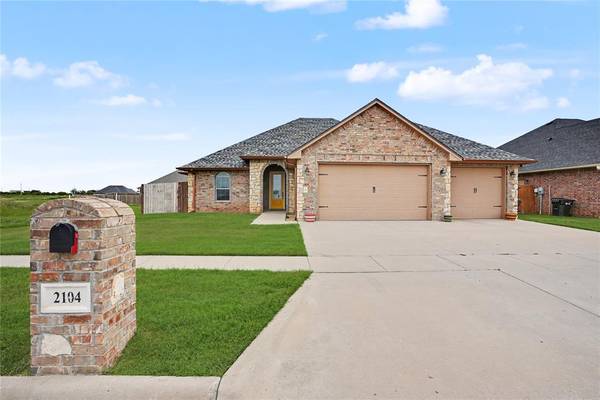2104 Buffalo LN, Altus, OK 73521