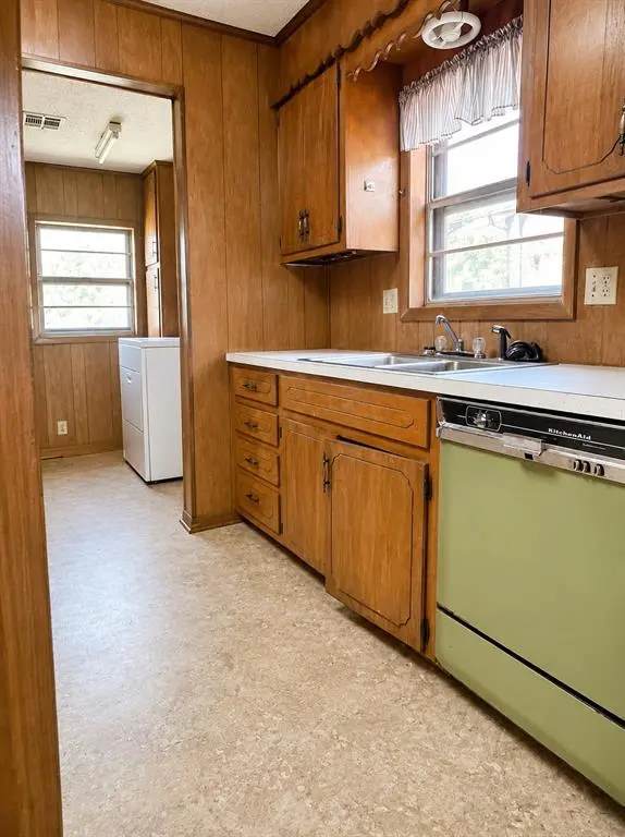 920 E Maple ST, Cushing, OK 74023