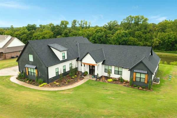 835 Hidden View Acres DR, Blanchard, OK 73010