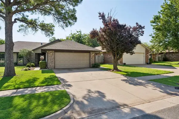 2100 E Sandy Creek TRL, Edmond, OK 73013