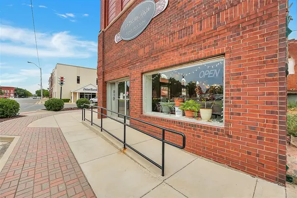 100 W 4th ST, Hobart, OK 73651